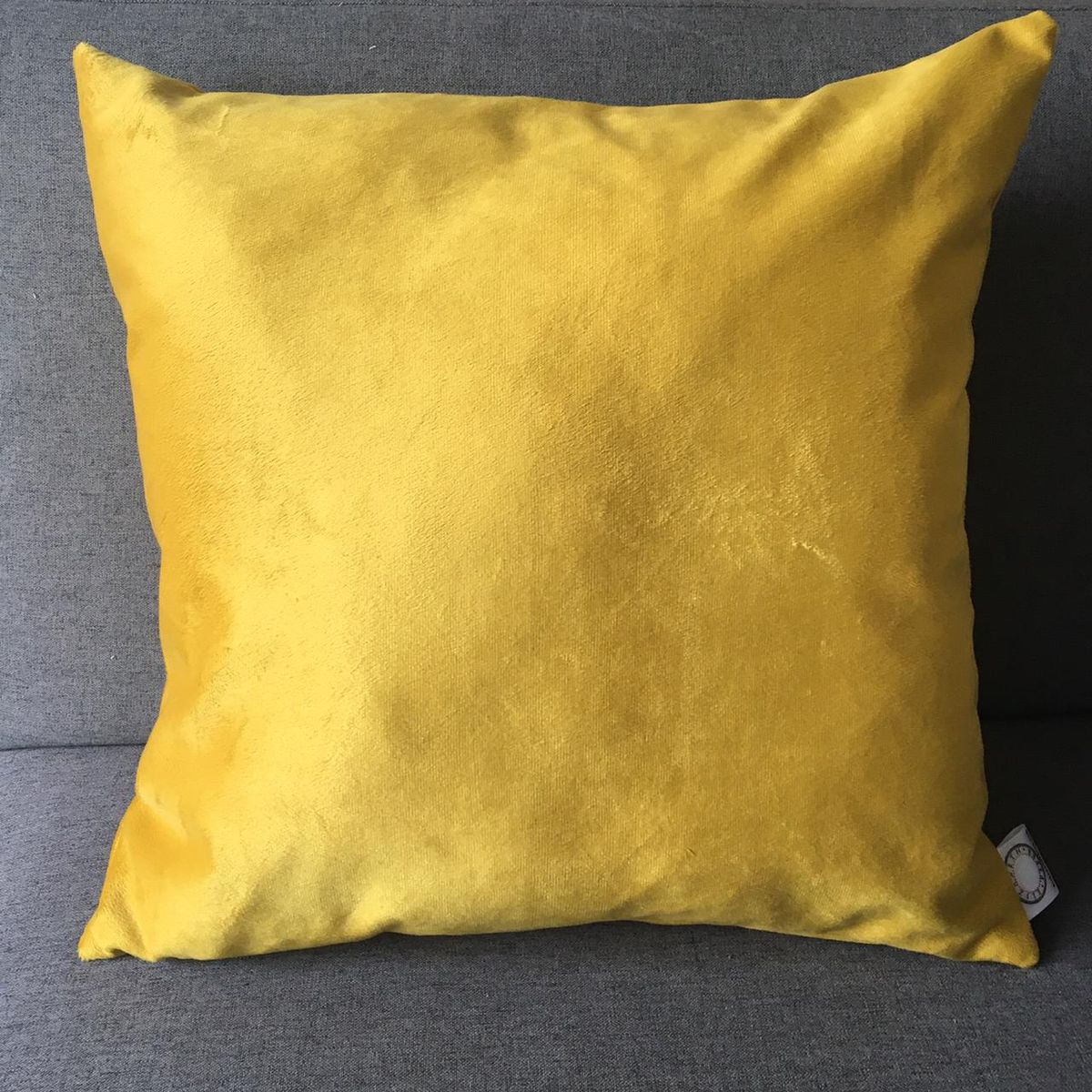 ELIZABETH PEPER - COJIN DECORATIVO DISEÑO AMARILLO 45X45 RELLENO.