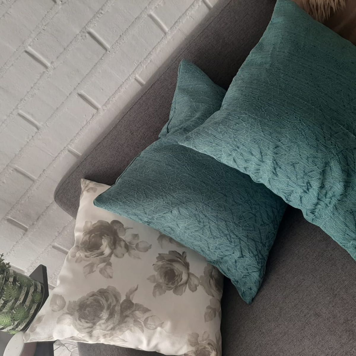 ELIZABETH PEPER - COJIN DECORATIVO DISEÑO TEXTURA TURQUESA 45X45 RELLENO.