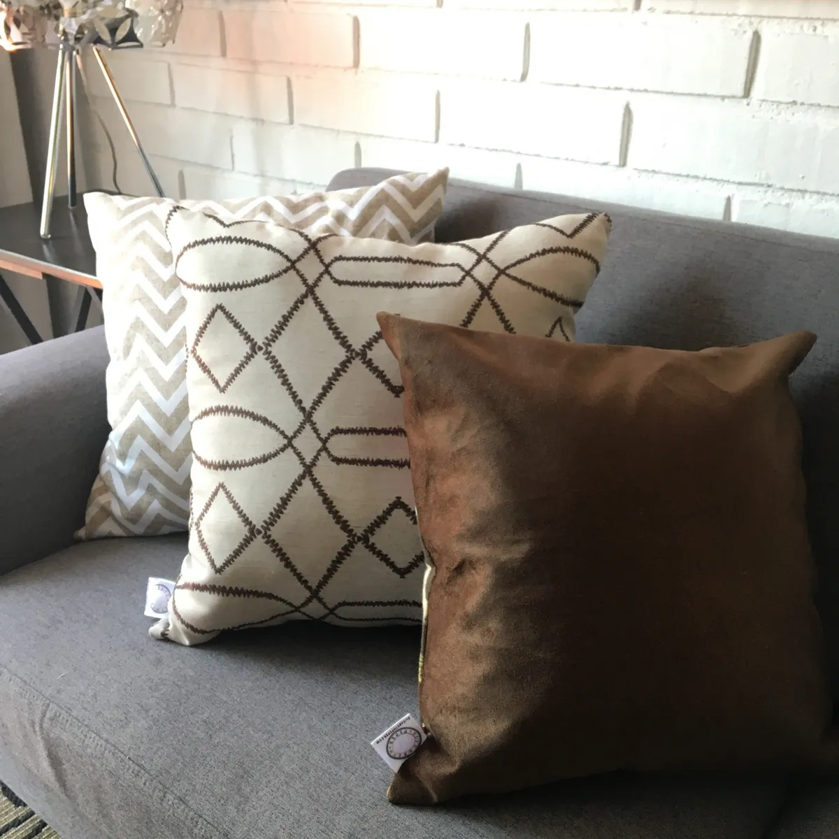 ELIZABETH PEPER - FUNDA COJIN DECORATIVO DISEÑO CAFE OSCURO 50x50.