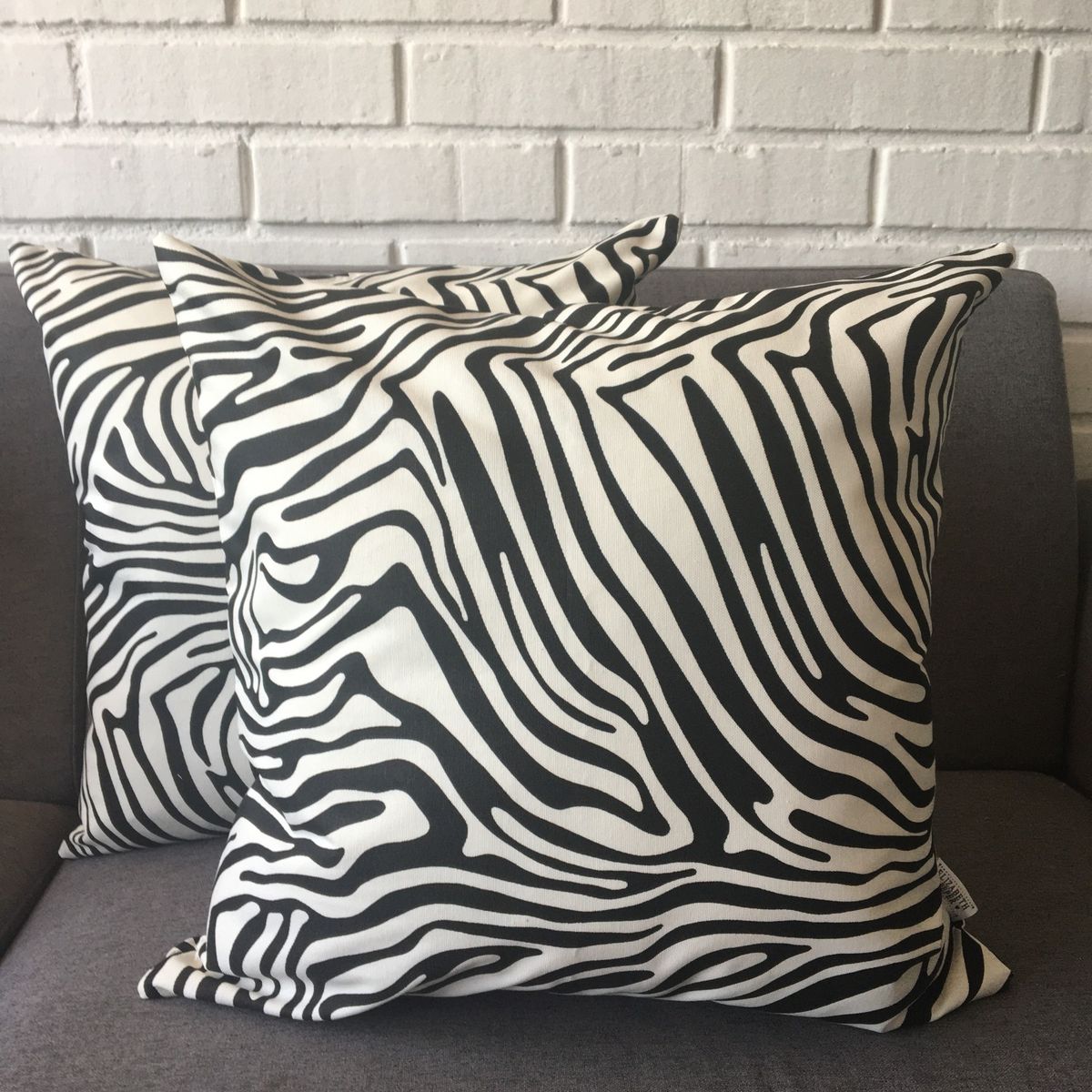 ELIZABETH PEPER - FUNDA COJIN DECORATIVO DISEÑO CEBRA BLANCO Y NEGRO 50x50.