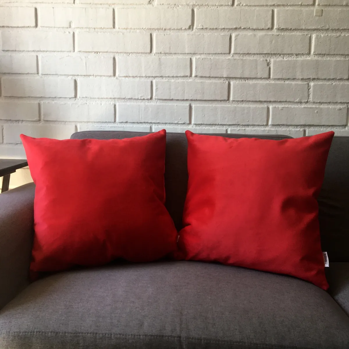 ELIZABETH PEPER - FUNDA COJIN DECORATIVO DISEÑO SUAVE ROJO 50x50.