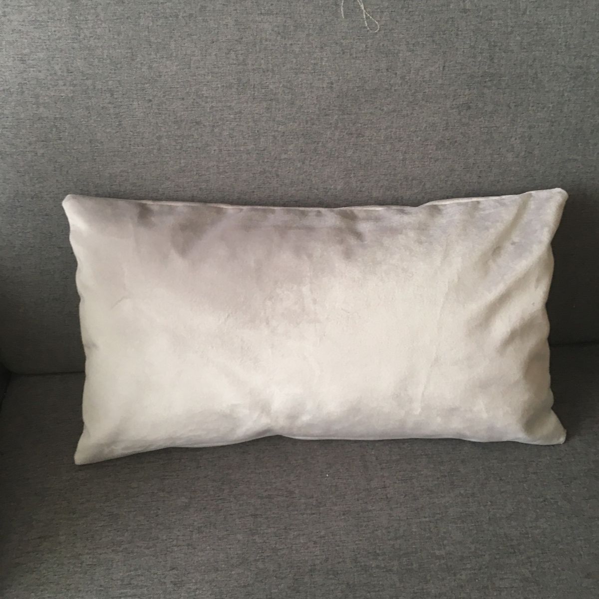 ELIZABETH PEPER - FUNDA COJIN DECORATIVO DISEÑO SUAVE GRIS 50X30.