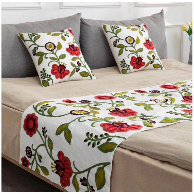 GENERICO - Piecera Cama Más Dos Fundas De Cojín Bordadas.