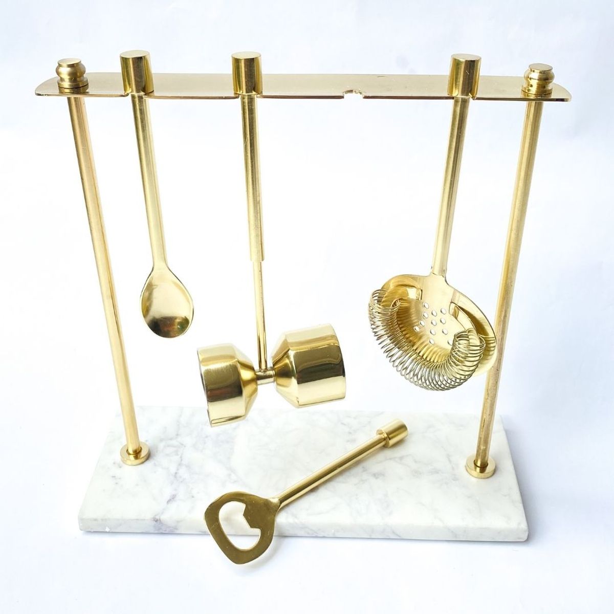 CONCEPTO MK - BARRA BAR DORADA CON BASE DE MARMOL