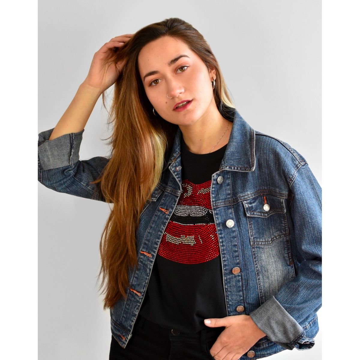 SSGLOW - POLERA MANGA CORTA NEGRA LABIOS ROJOS