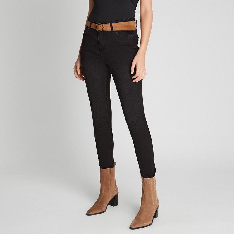CURVI - Jeans Pitillo Con Cinturón CURVI