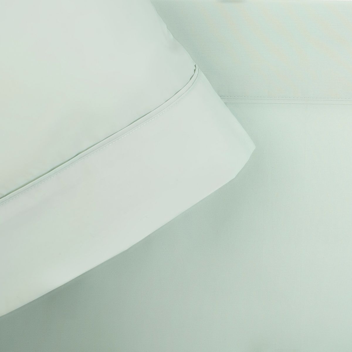 NINA HERRERA - Sábana Básica Lisa Verde Pastel 220 Hilos 2 Plazas