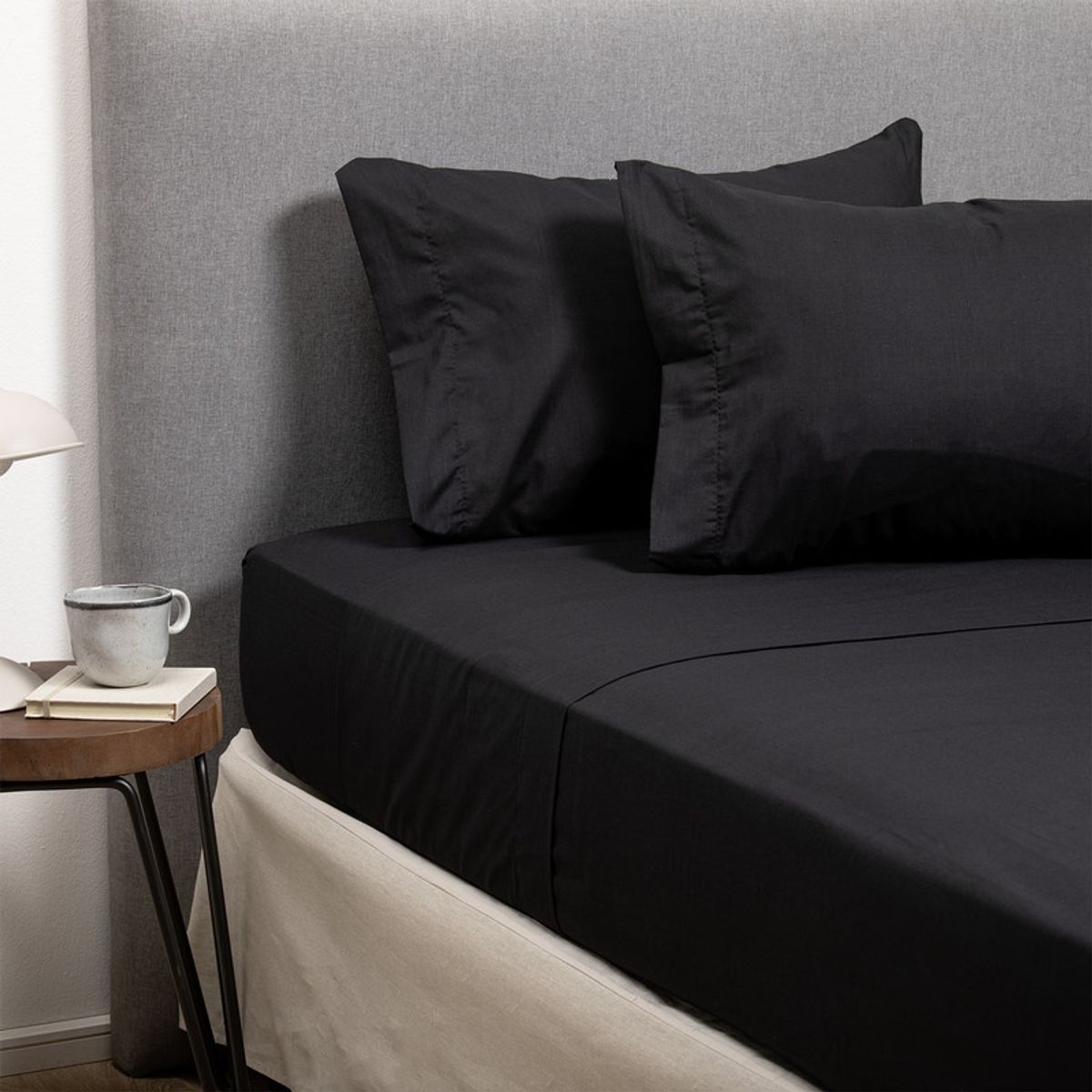 ARTHOME - COMBO SABANA NEGRA + CUBRECOLCHON 1,5 PLAZAS