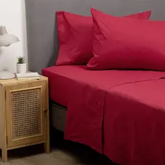 ARTHOME - COMBO SABANA ROJA + CUBRECOLCHON 1,5 PLAZAS