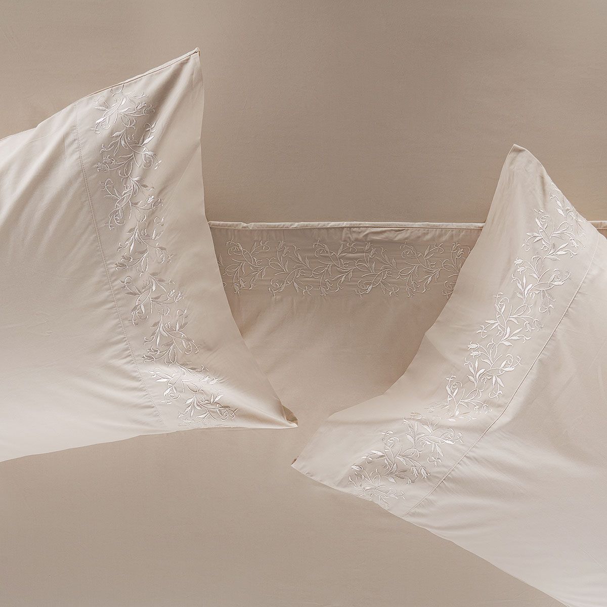 ROSEN - Sábana Rosen 300 Hilos Algodón Bordada Arena King