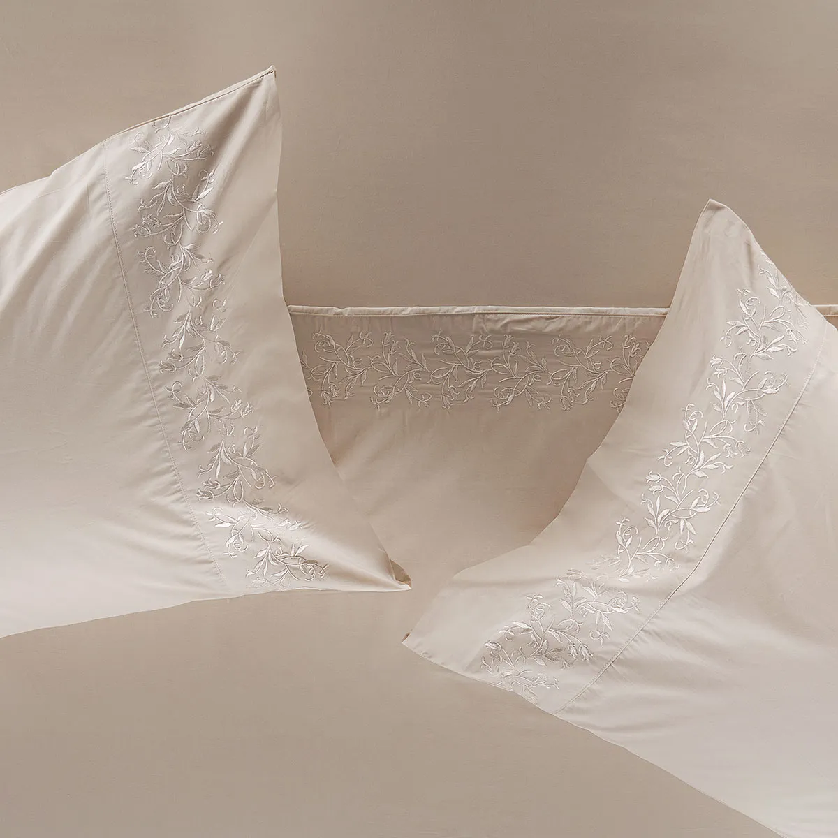 ROSEN - Sábana Rosen 300 Hilos Algodón Bordada Arena King