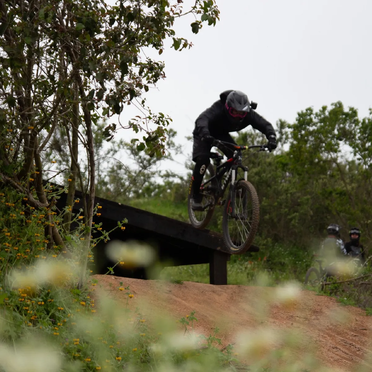 KANO - Toalla De Microfibra Secado Rapido + Estuche - Gris