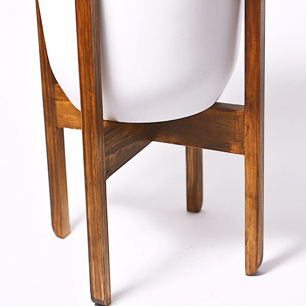 PLANT ME - Pedestal de madera para plantas Picunche L