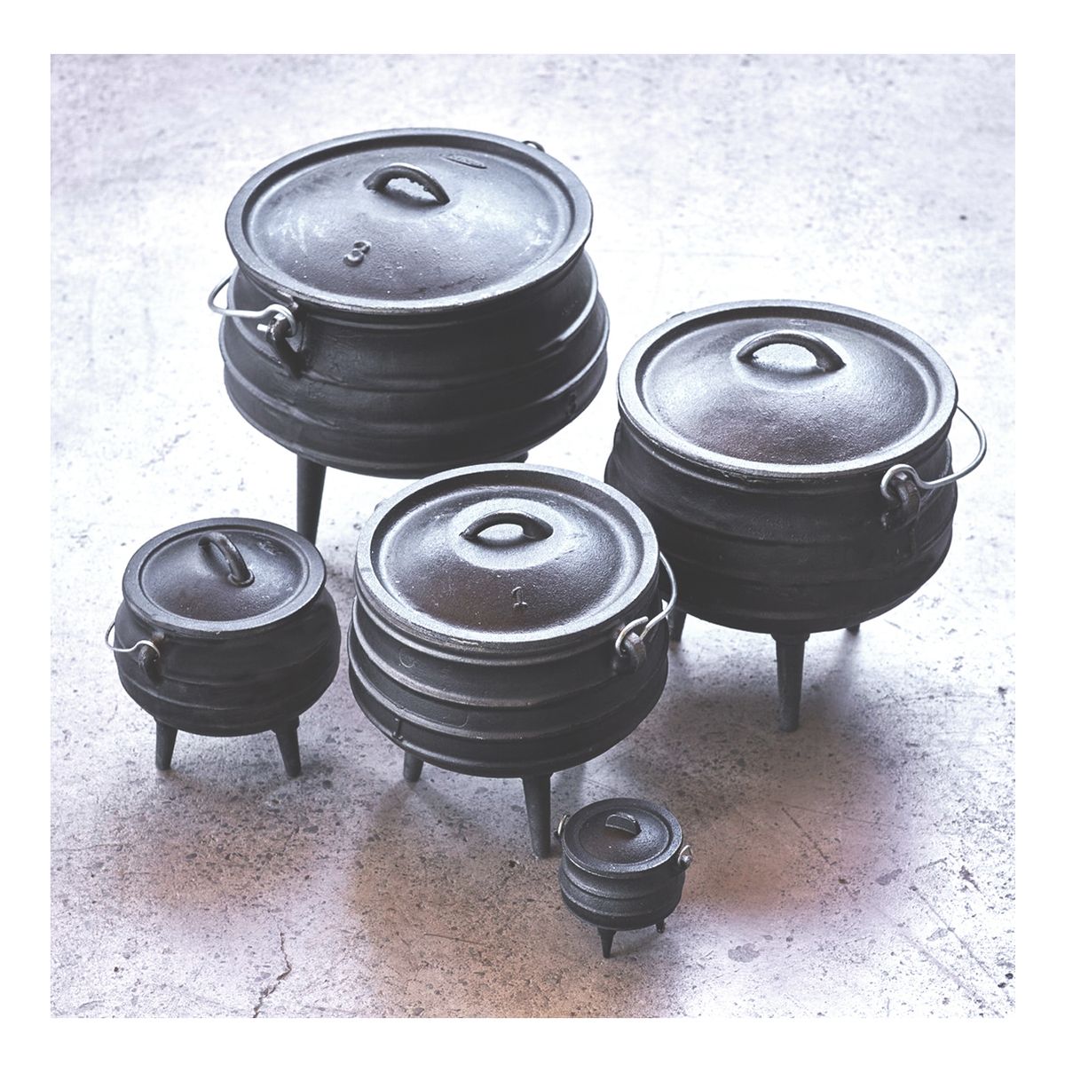 BOLTON - Olleta Fierro Fundido con 3 patas de 47 cm 58 Litros