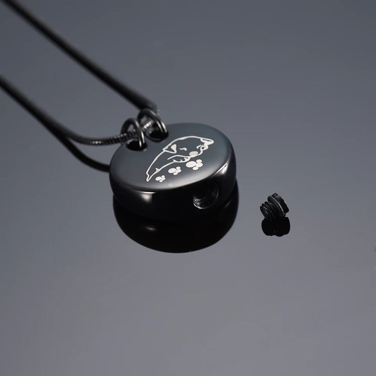 GENERICO - Relicario Perro Descansando Negro