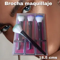UNIVERSAL - BROCHA MAQUILLAJE 18.5 CMS