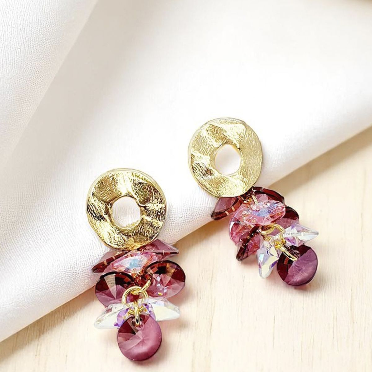 JOYAS MONTERO - Aros Camila Gold creado cristales de Swarovski® Antique Pink