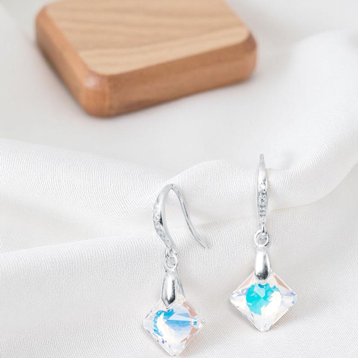 JOYAS MONTERO - Aros Cristina Plata 925 creado con cristales de Swarovski® Aurora Boreal