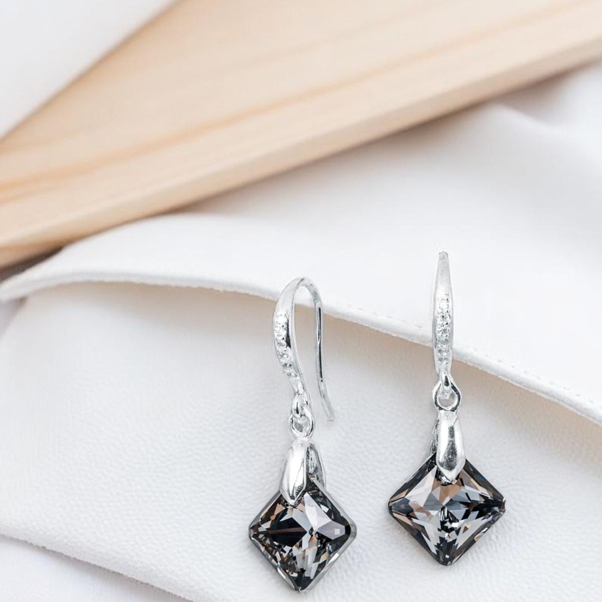JOYAS MONTERO - Aros Cristina Plata 925 creado con cristales de Swarovski® Silver Night