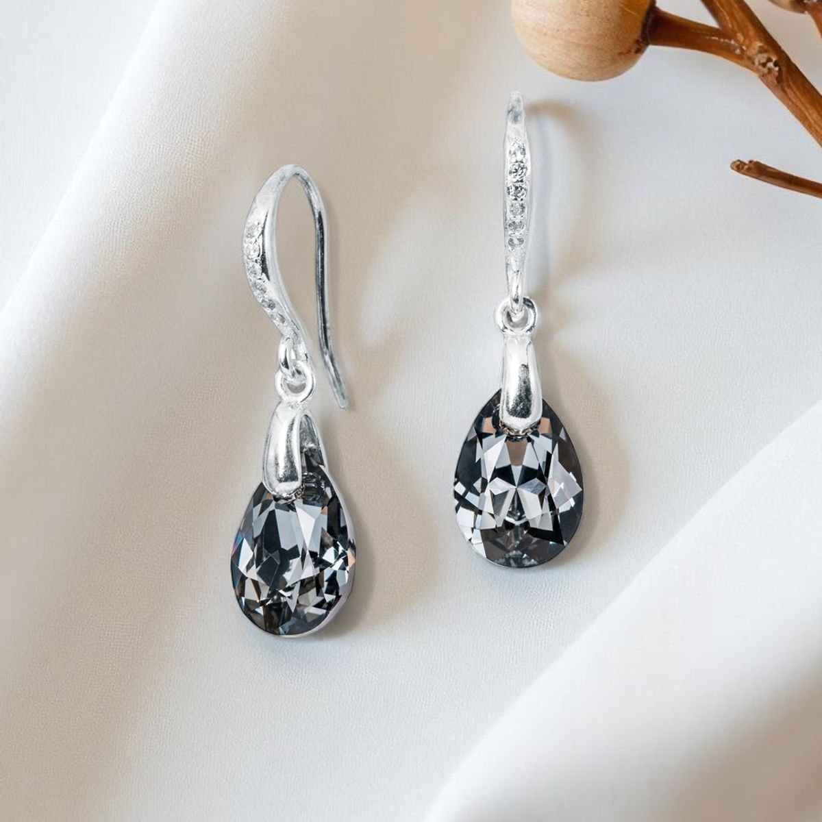 JOYAS MONTERO - Aros Gota de Luz Plata 925  creado con cristales de Swarovski® Silver Night