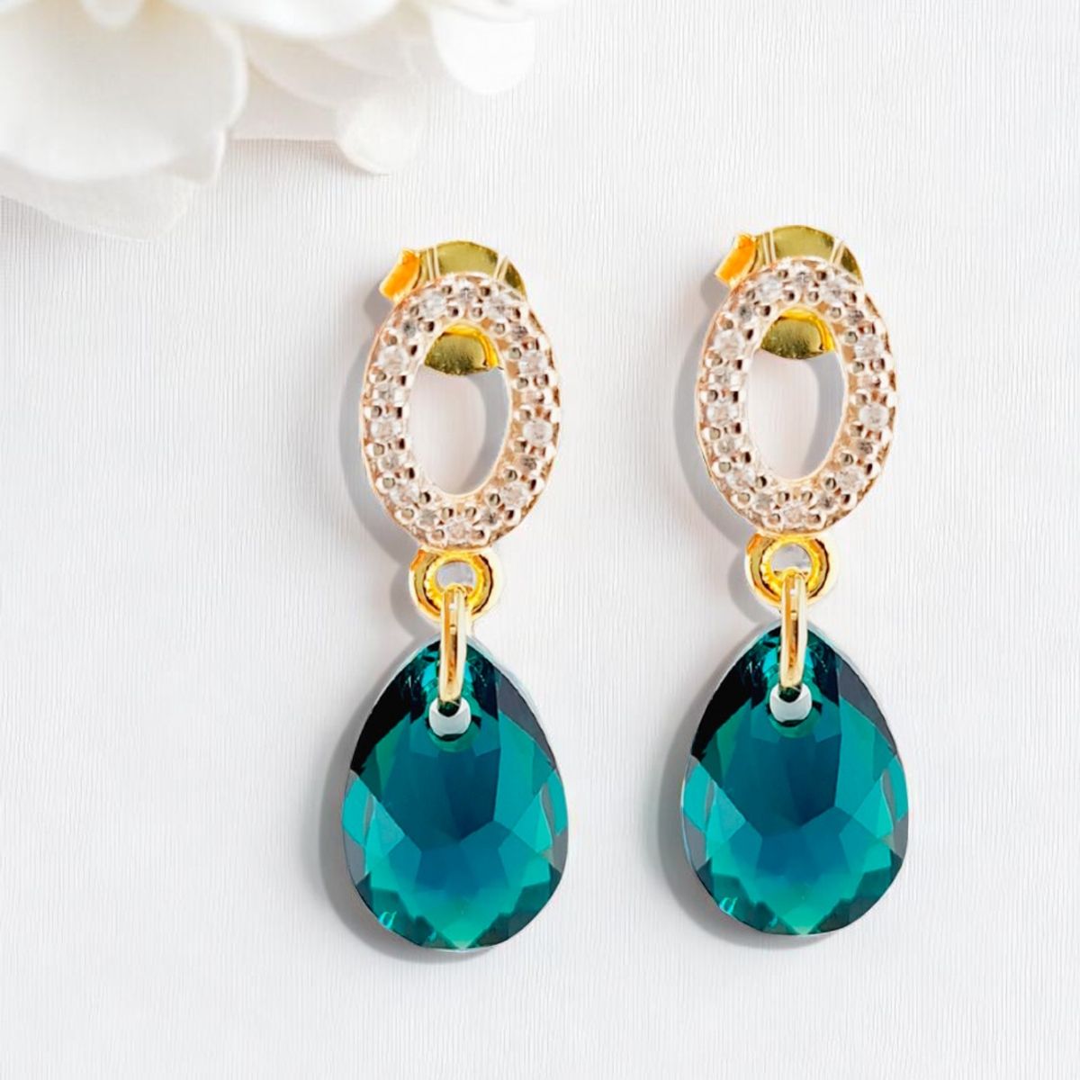 JOYAS MONTERO - Aros Gota de Luz Gold 24K  creado con cristales de Swarovski® Emerald