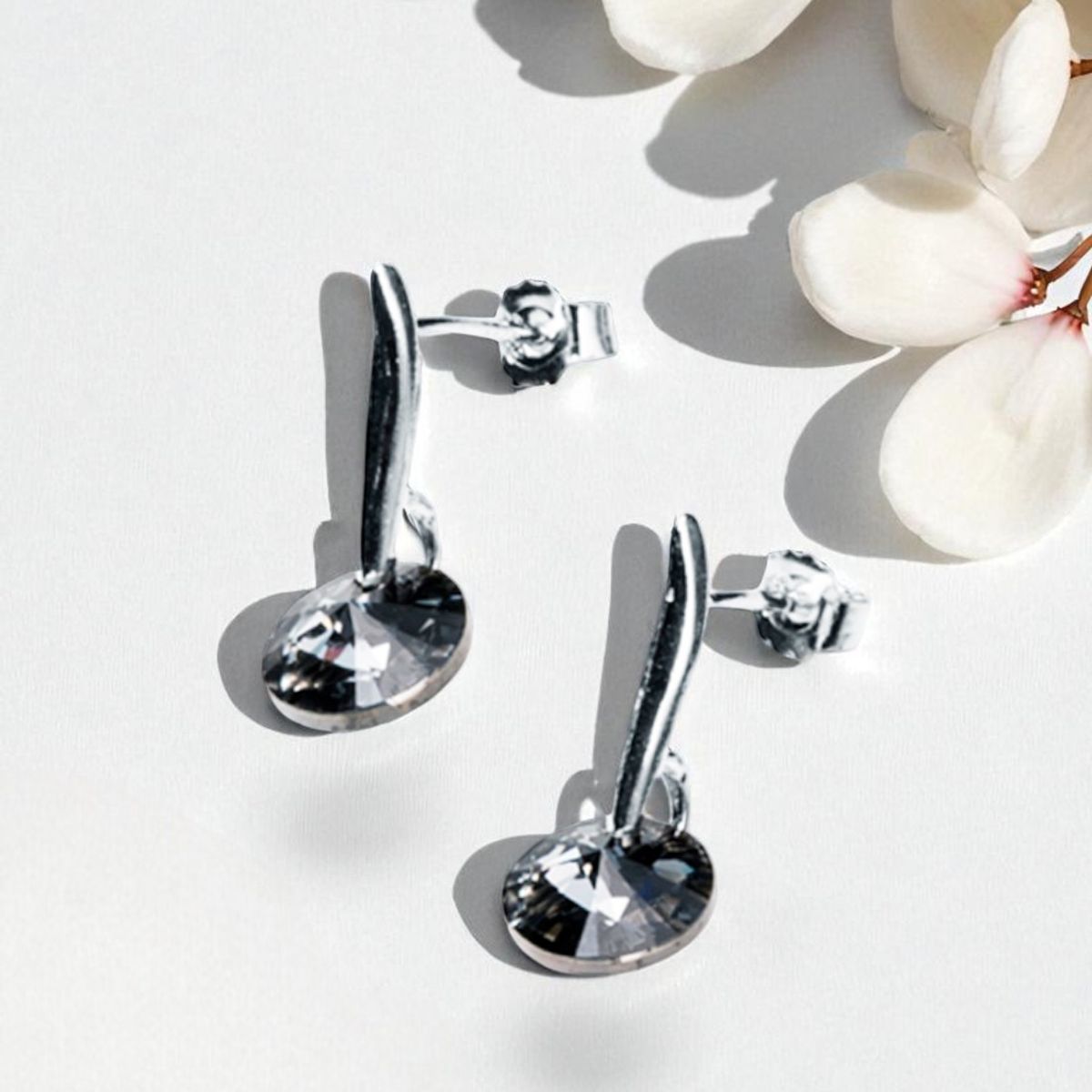 JOYAS MONTERO - Aros Punto de Luz Plata 925 creado con cristales de Swarovski® Silver Night