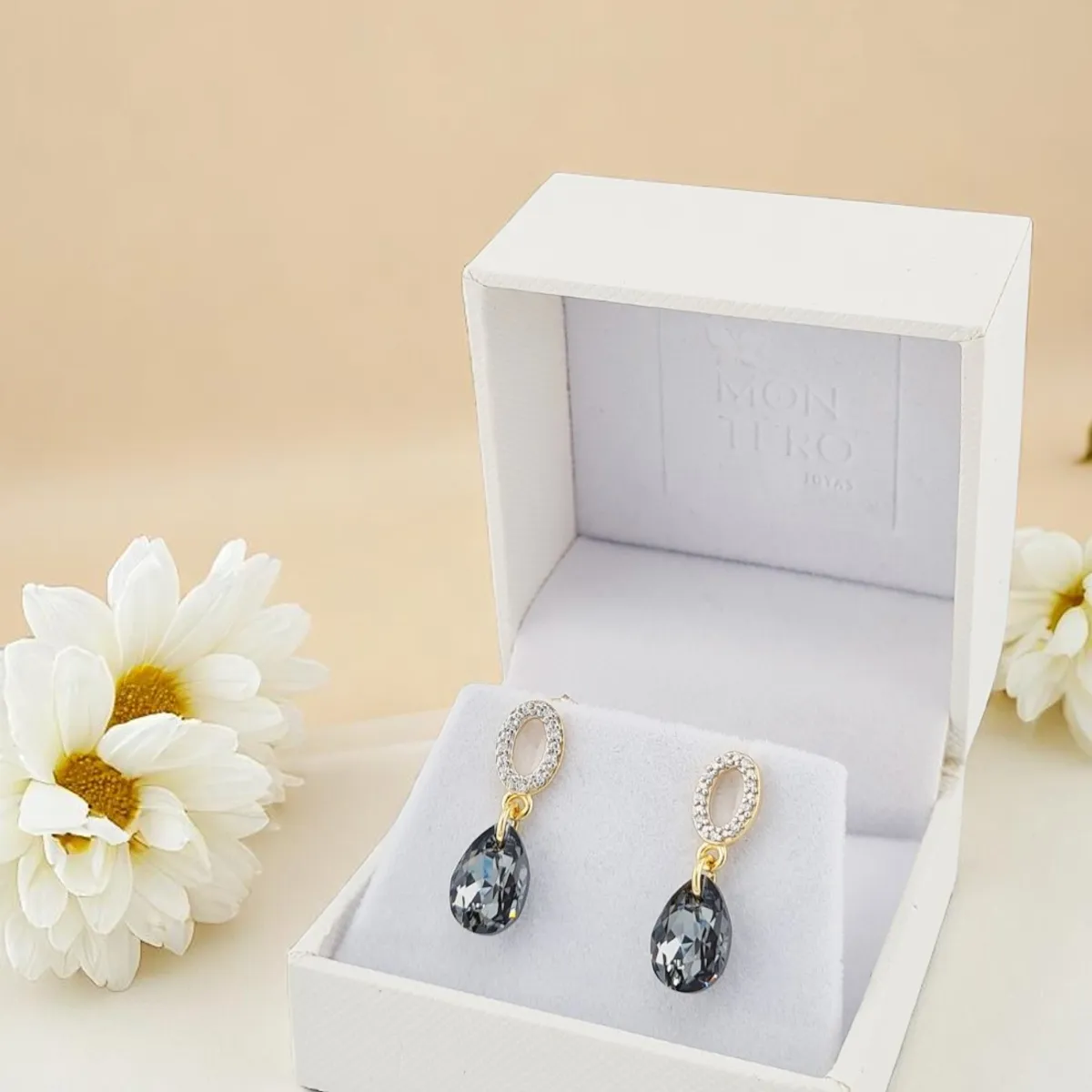 JOYAS MONTERO - Aros Gota de Luz Gold 24K  creado con cristales de Swarovski® Silver Night