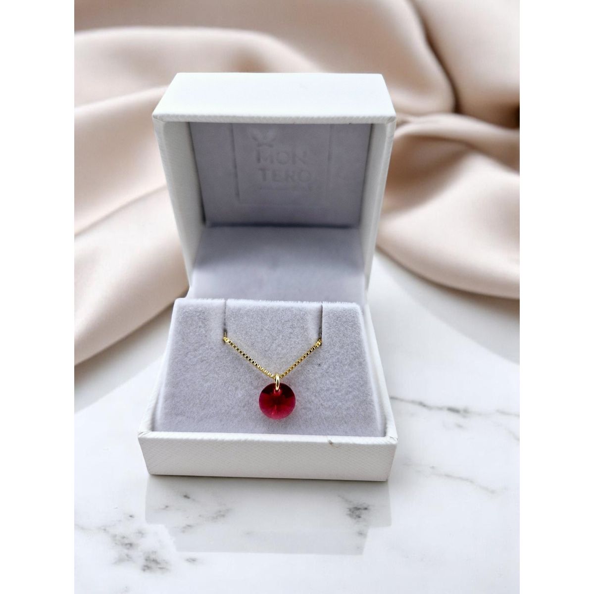 JOYAS MONTERO - Collar Punto de Luz Gold 24K  creado con cristales de Swarovski® Scarlet