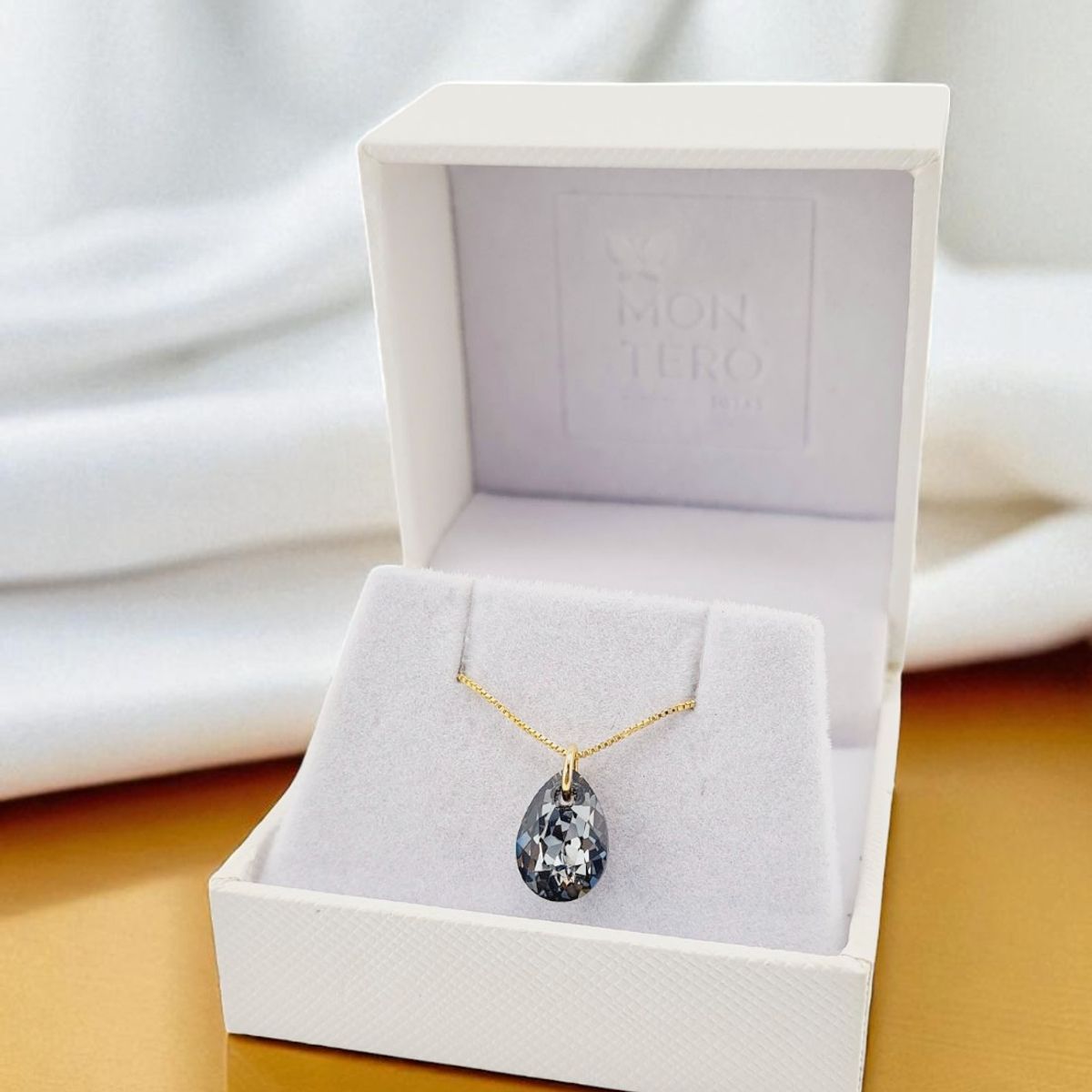 JOYAS MONTERO - Collar Gota de Luz Gold 24K creado con cristales de Swarovski® Silver Night