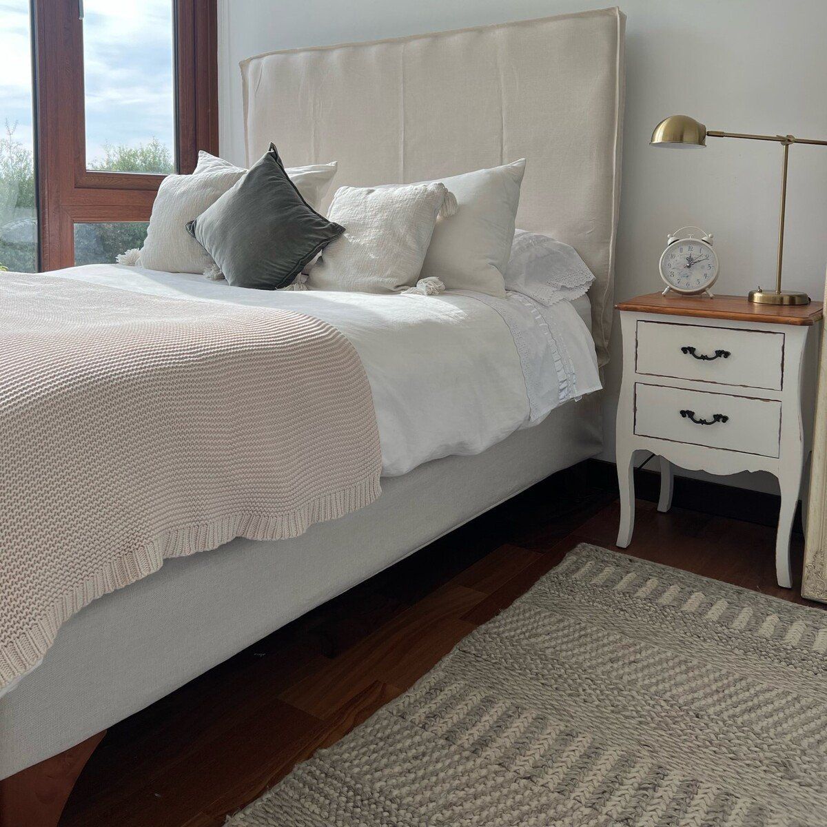 CASA CECILIA - Faldón Elasticado King Beige Claro Casa Cecilia