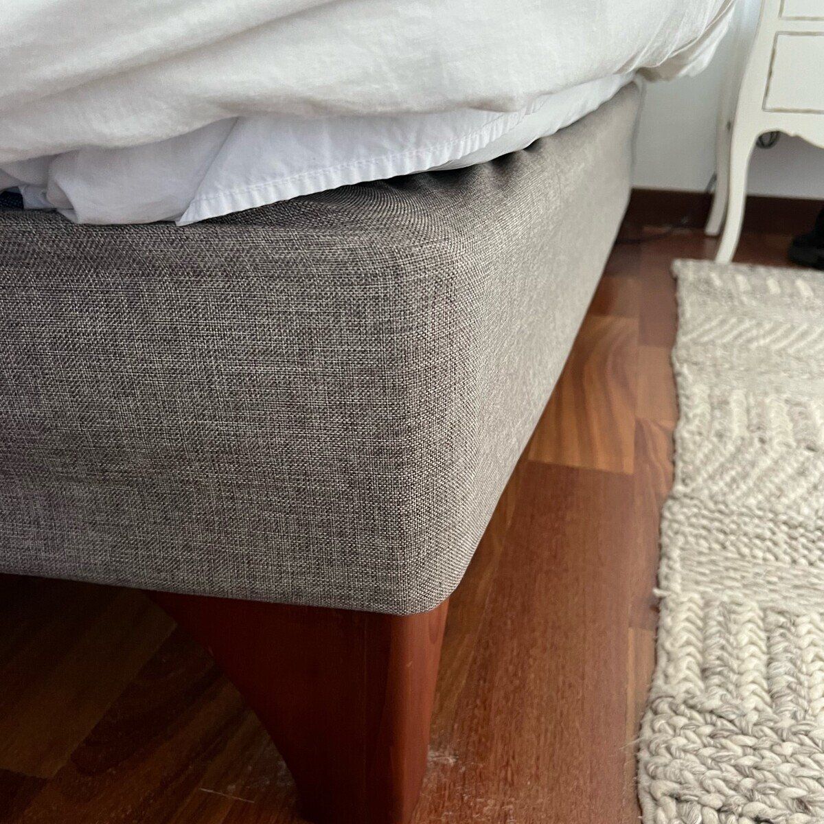 CASA CECILIA - Faldón Elasticado 1.5 Plaza Tostado Oscuro Casa Cecilia