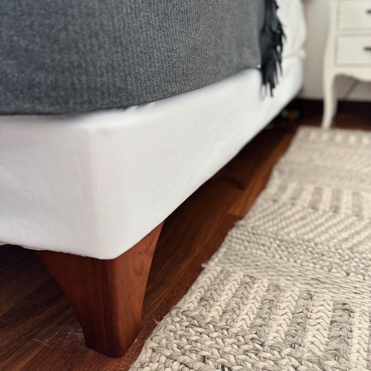 CASA CECILIA - Faldón Elasticado Nido 1.5 Plaza Blanco Casa Cecilia