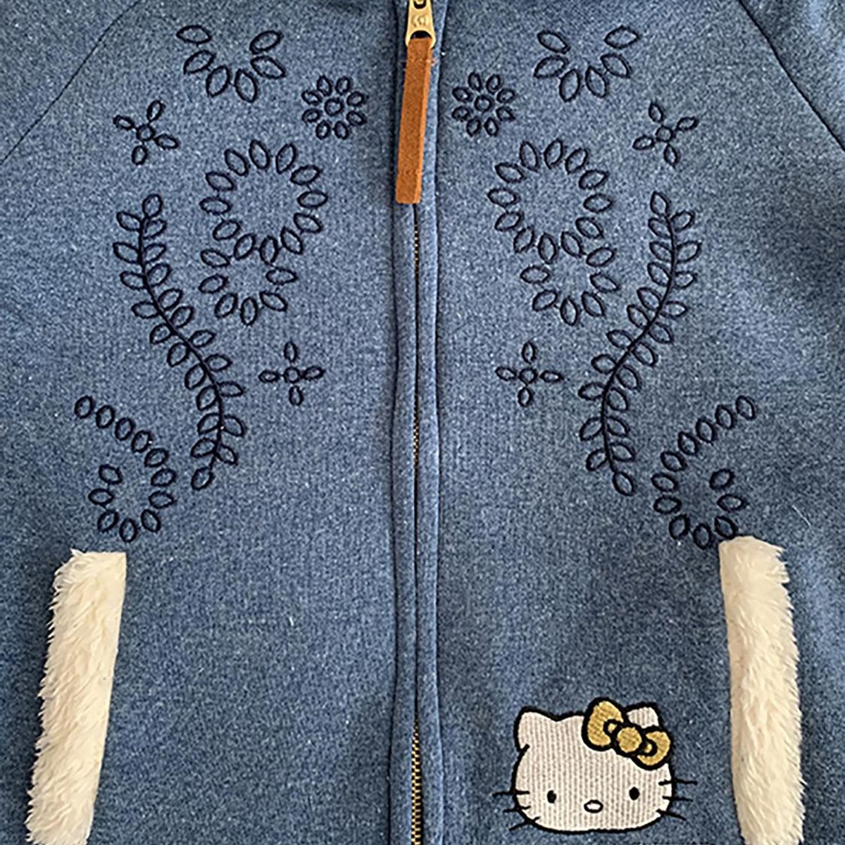 HELLO KITTY - Poleron Niña Capucha Chiporro Bordado Hello Kitty