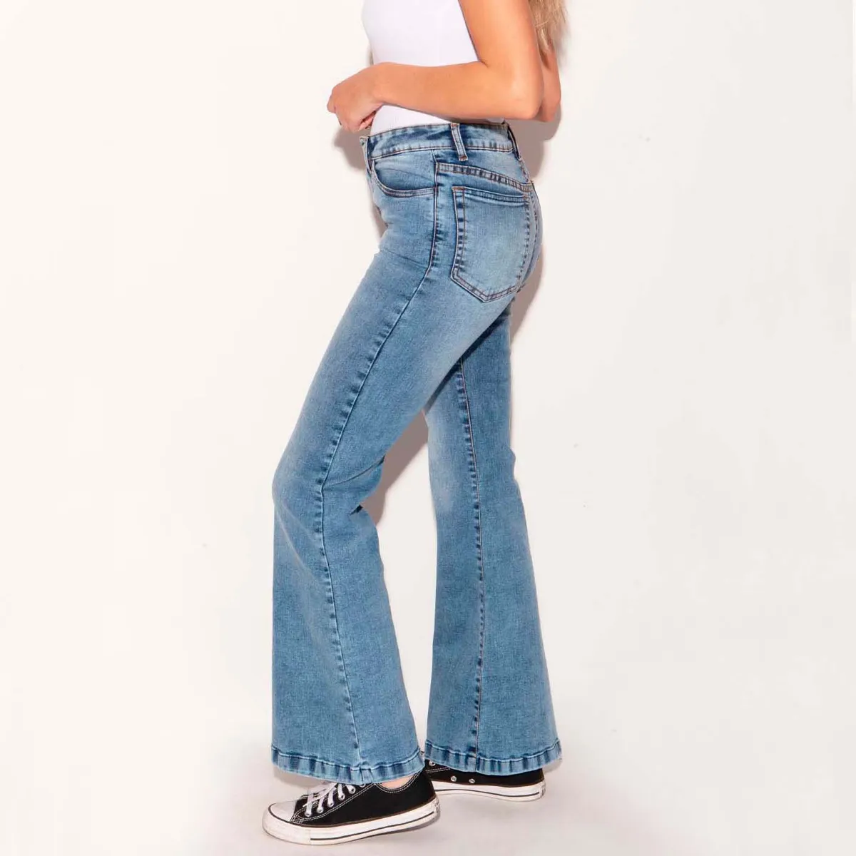 MOMCHIC - Jeans Flare Pepa Celeste