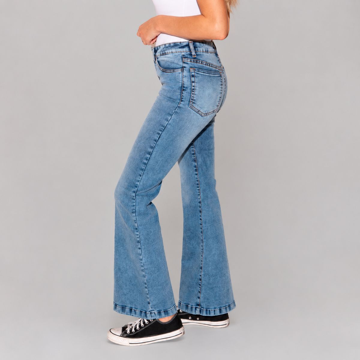 MOMCHIC - Jeans Flare Pepa Celeste