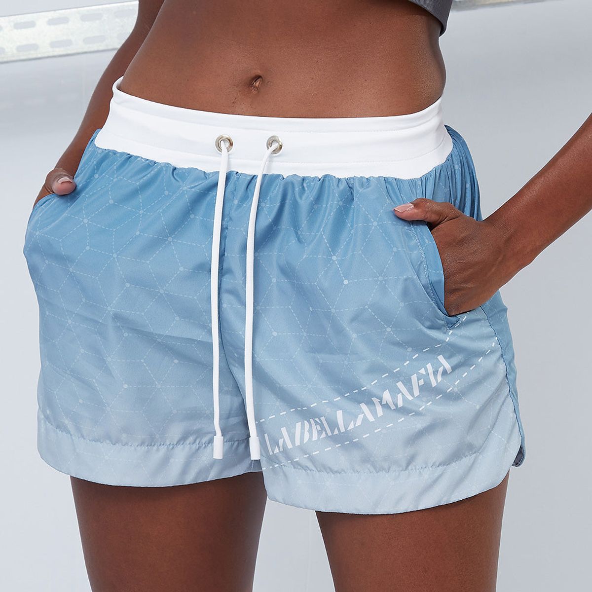 LABELLAMAFIA - Short Celeste y Blanco