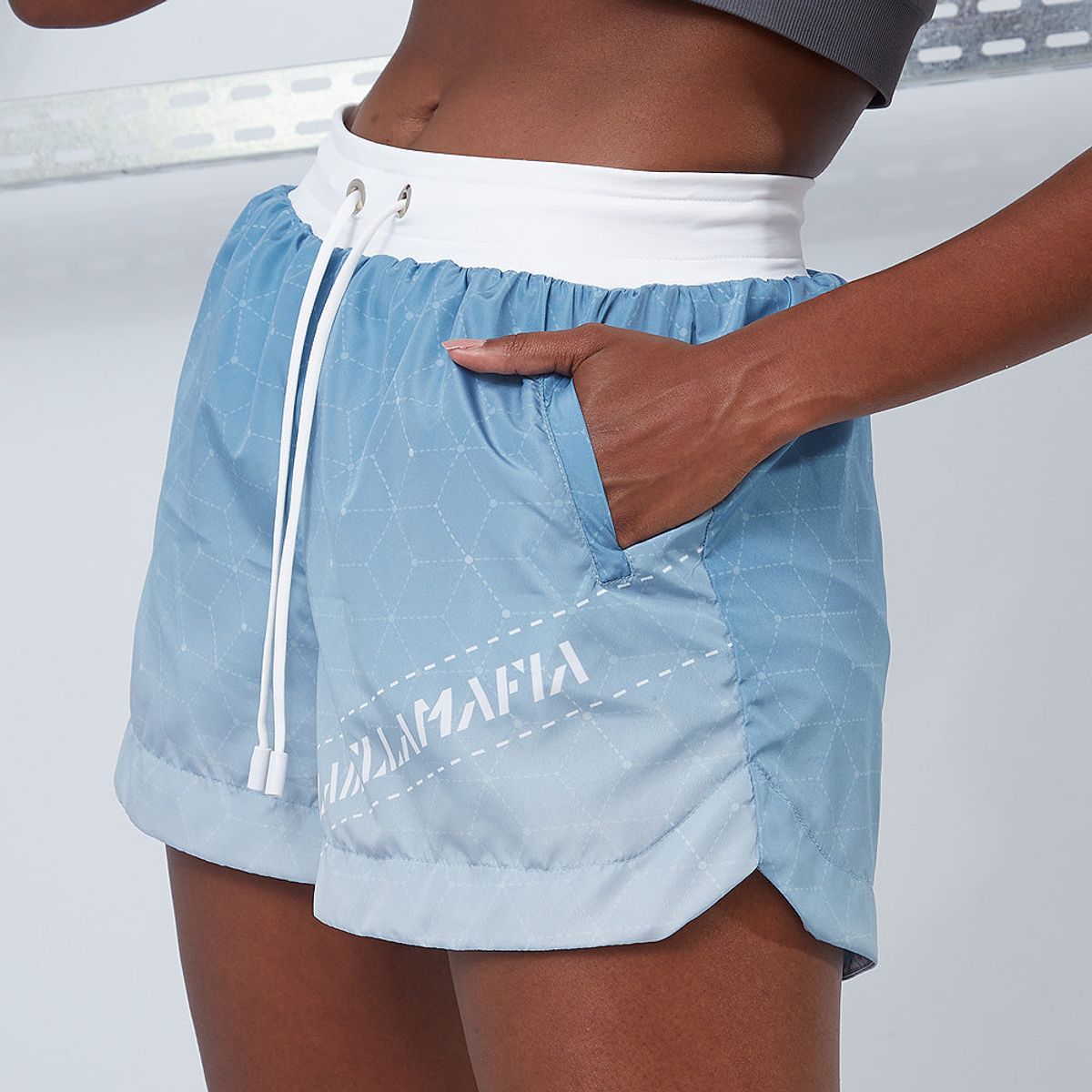 LABELLAMAFIA - Short Celeste y Blanco