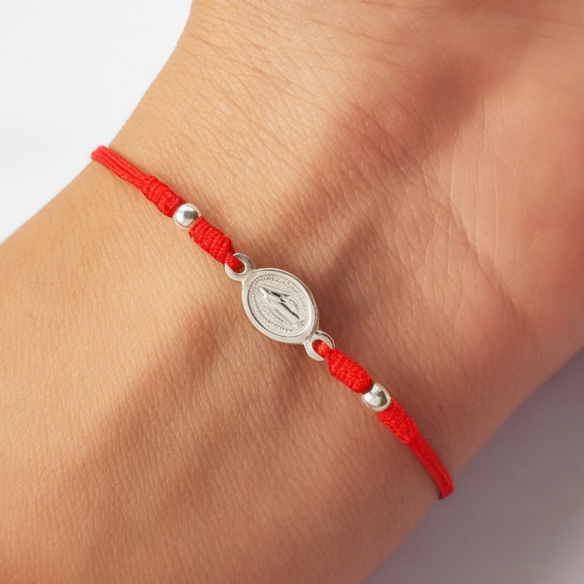 COGGIOLA - Pulsera Virgen De Los Rayos Plata Fina 925 Cordón Rojo