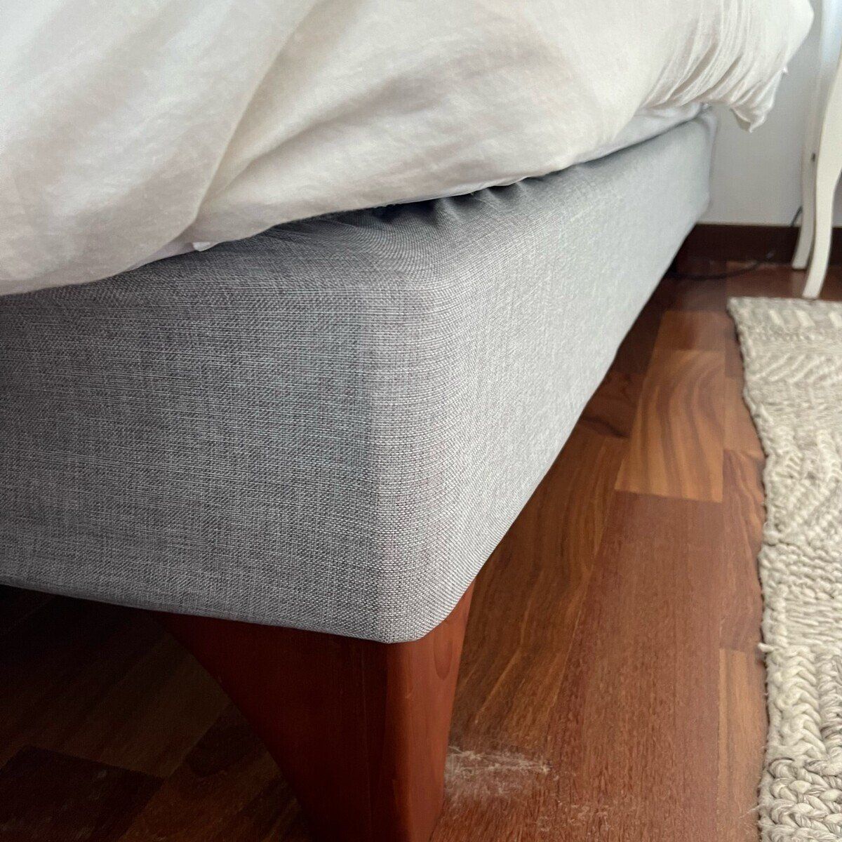 CASA CECILIA - Faldón Elasticado King Gris Claro Casa Cecilia