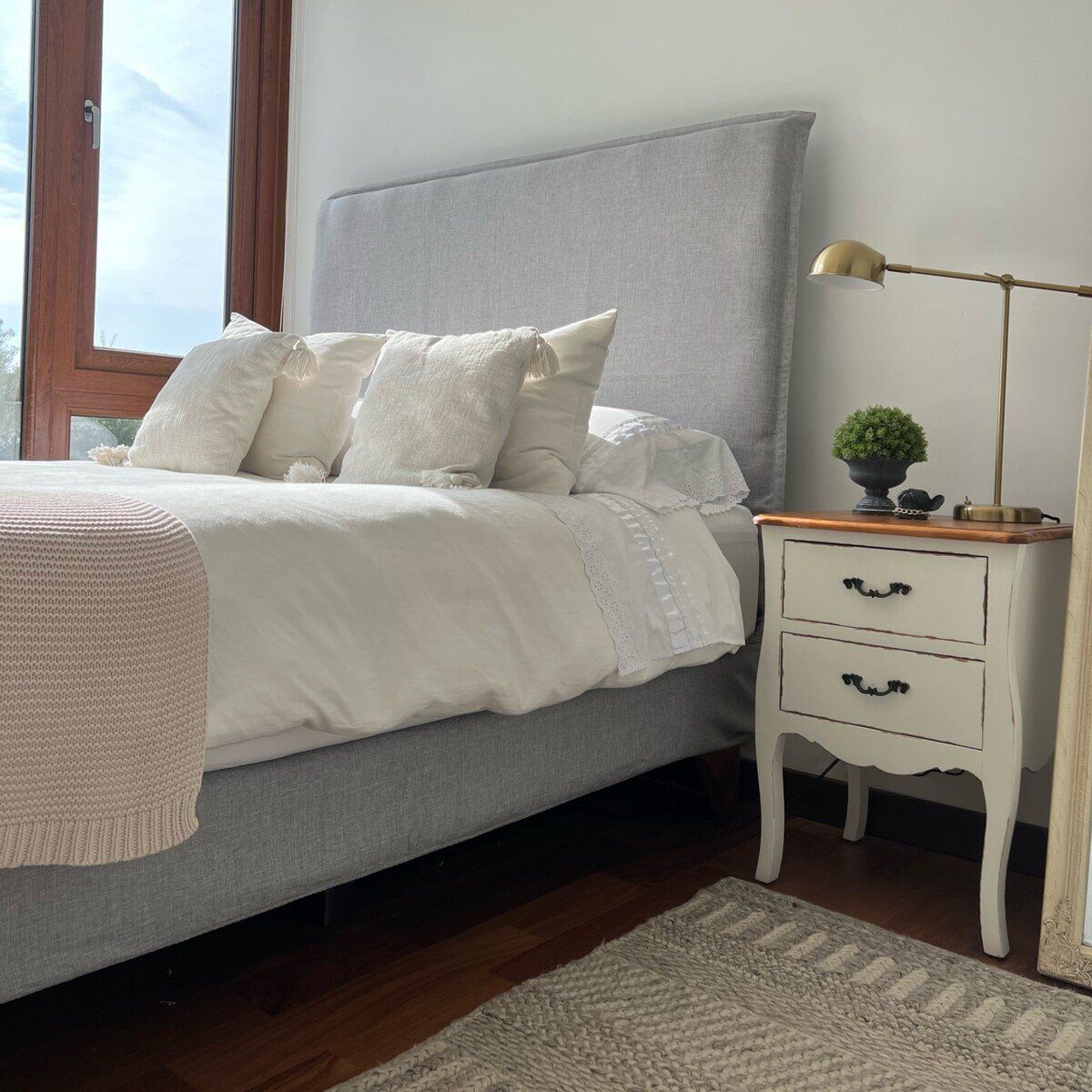 CASA CECILIA - Faldón Elasticado King Gris Claro Casa Cecilia