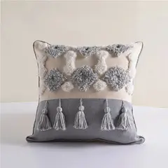 DEKOHOME - Cojín bordado con borlas 45x45cm cierre invisible