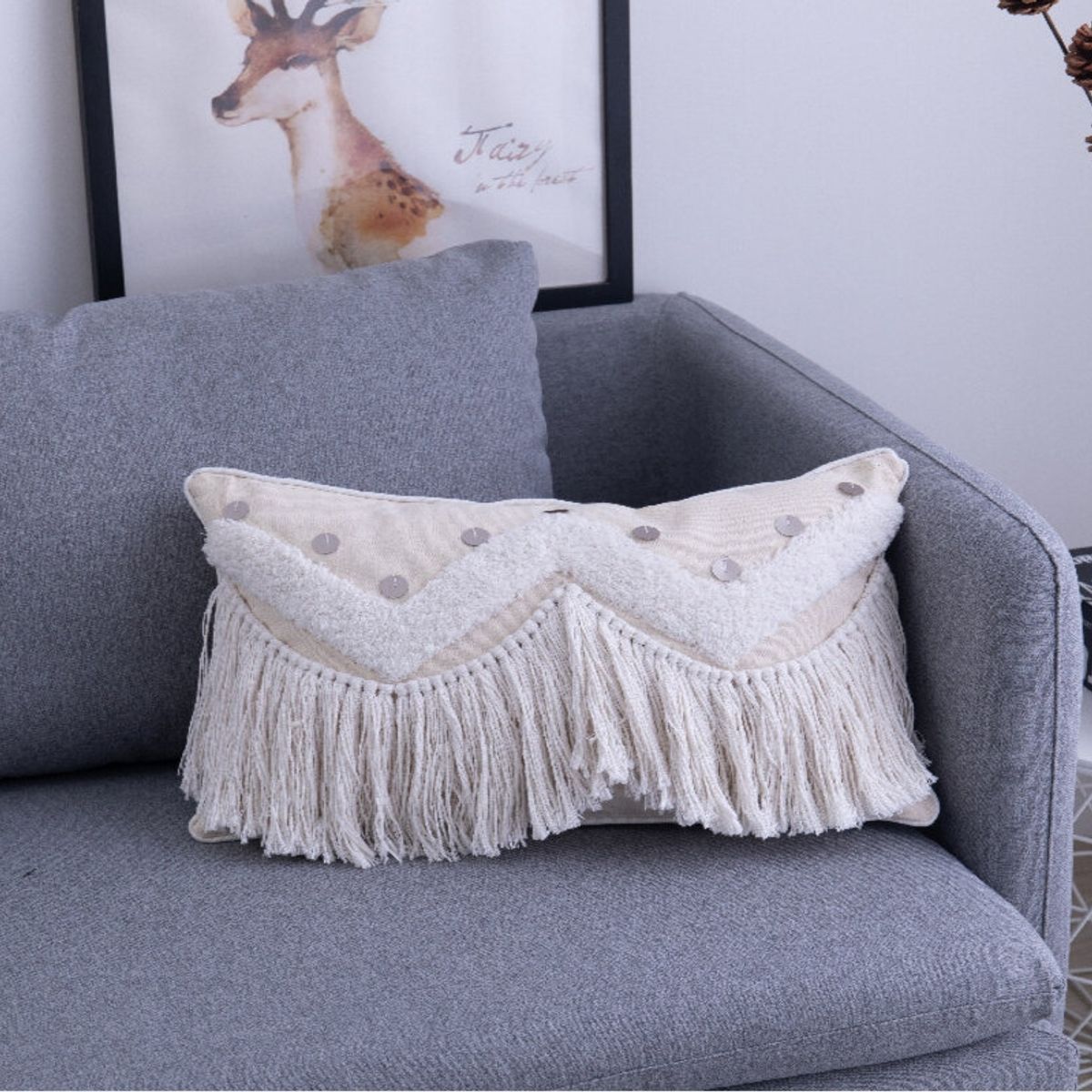 BOHEMIK - Cojín Bordado ZigZag Blanco Con Cadena De Borlas