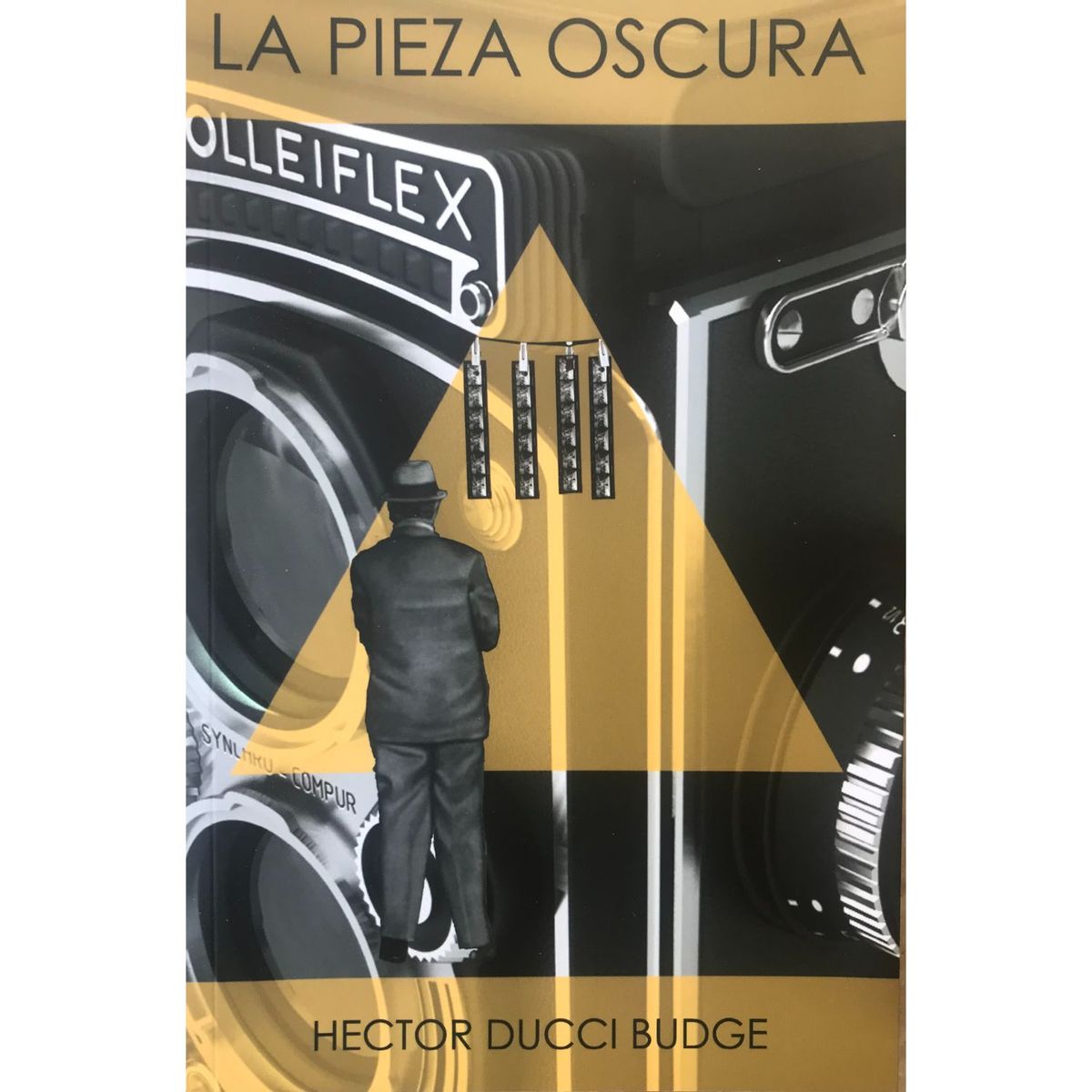 RETAILEXPRESS - La Pieza Oscura - Autor(a): Hector Ducci Budge