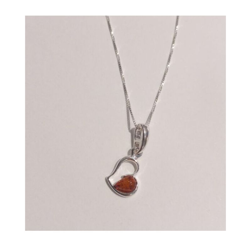 AMBARI - Colgante de ámbar medio corazón pequeño.
