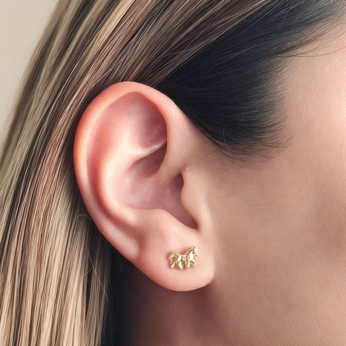 ANDREA COGGIOLA JOYAS - Aros Caballo Enchapado Oro 18K