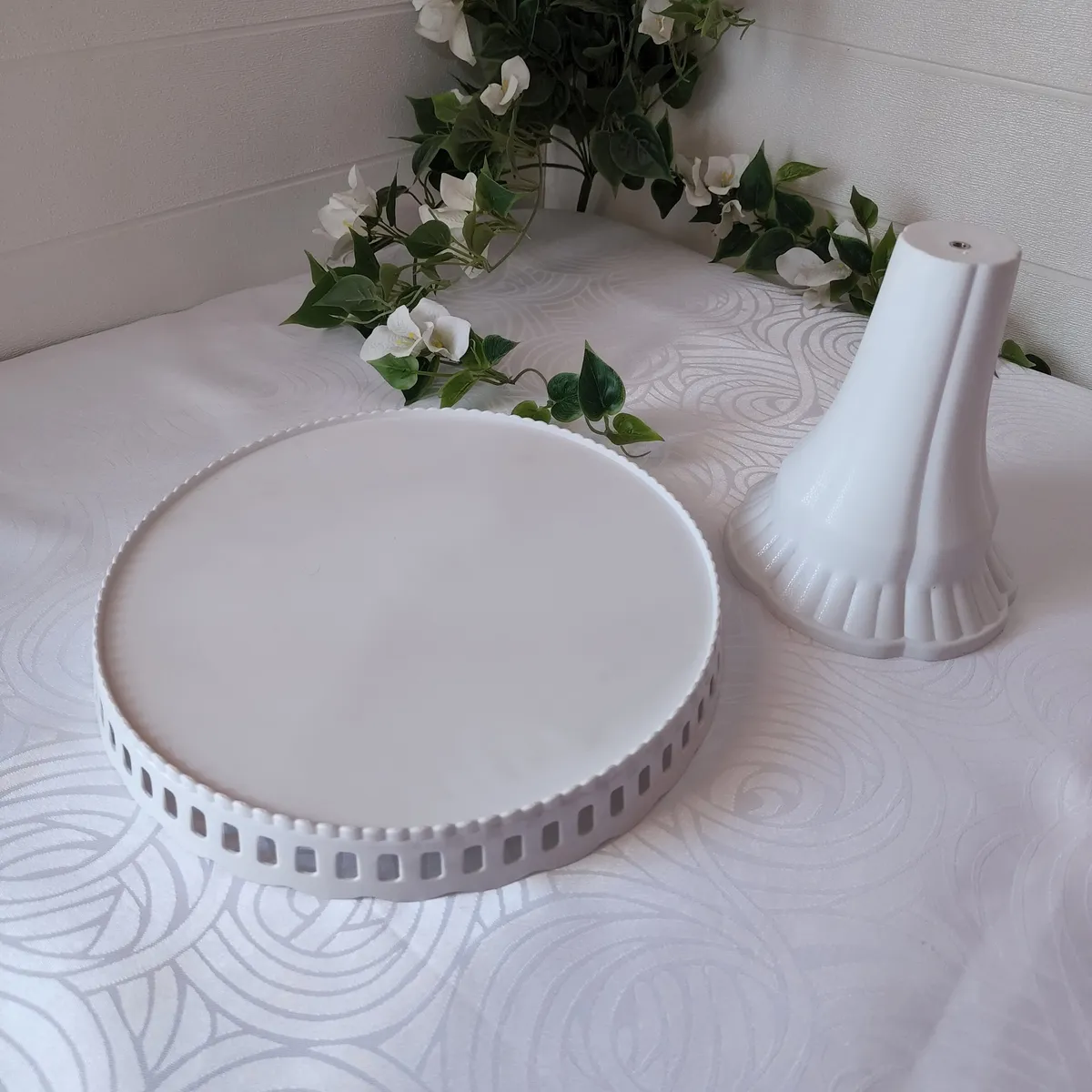 GENERICO - Porta Torta tipo Alzador Redondo 24cm - Blanco