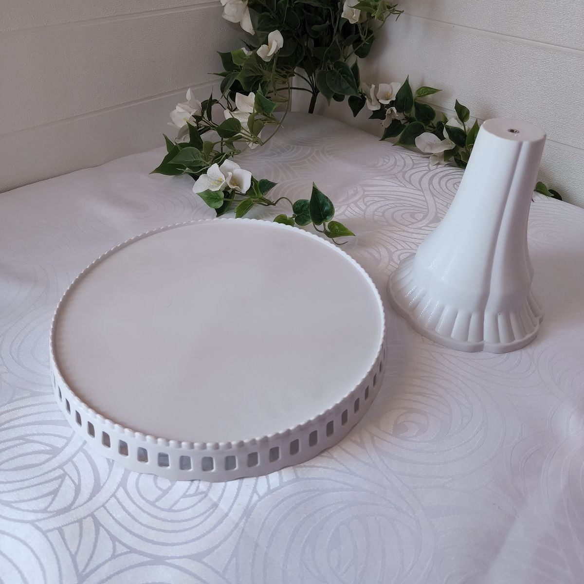 GENERICO - Porta Torta tipo Alzador Redondo 32cm - Blanco