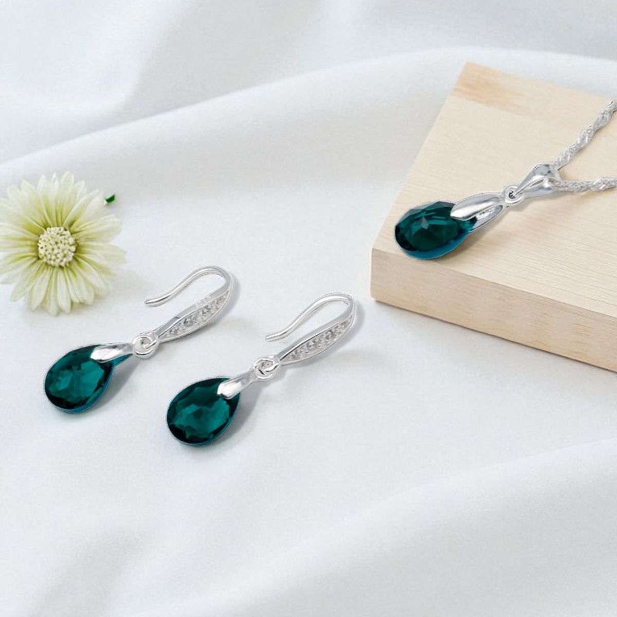 JOYAS MONTERO - Conjunto Milan Plata 925 creado con cristales de Swarovski® Emerald