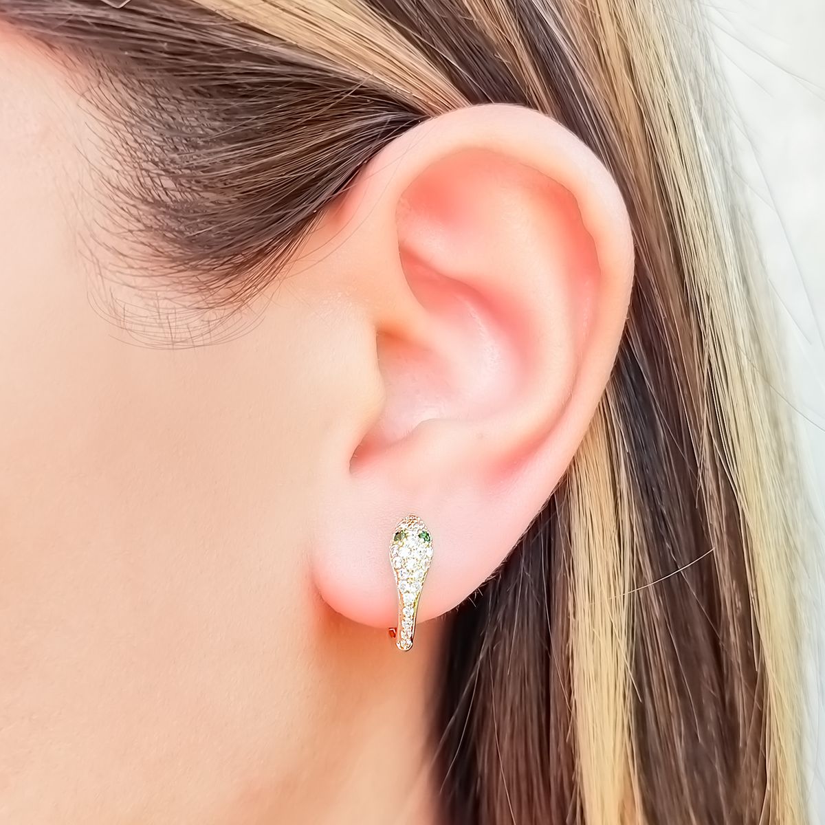 ANDREA COGGIOLA JOYAS - Aros Argollas Serpiente Circón Enchapado Oro 18K