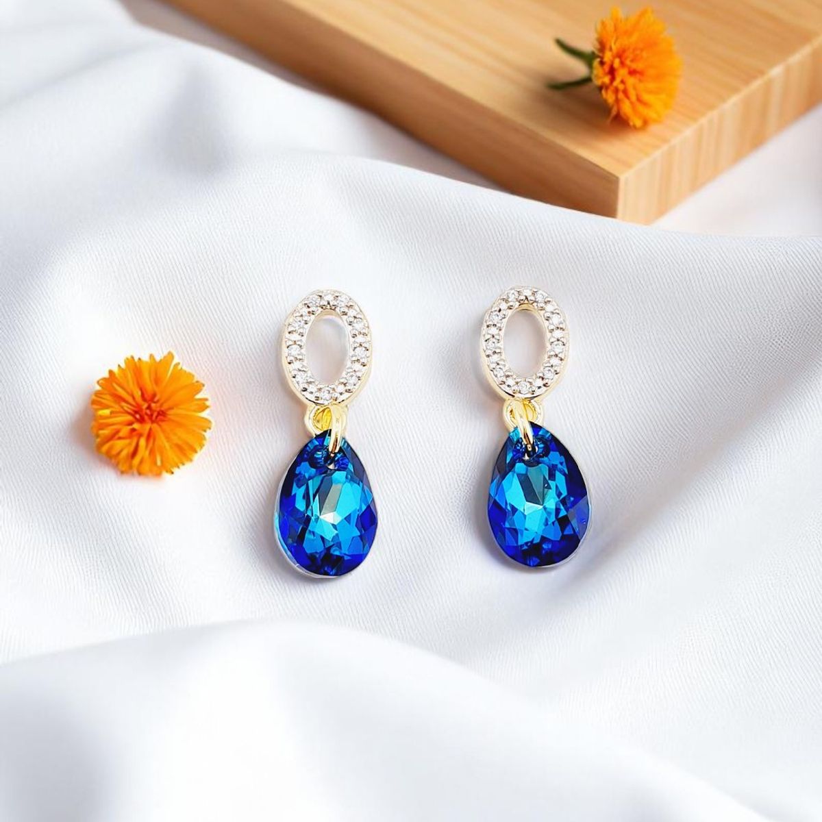 JOYAS MONTERO - Aros Gota de Luz Gold 24K  creado con cristales de Swarovski® Bermuda Blue
